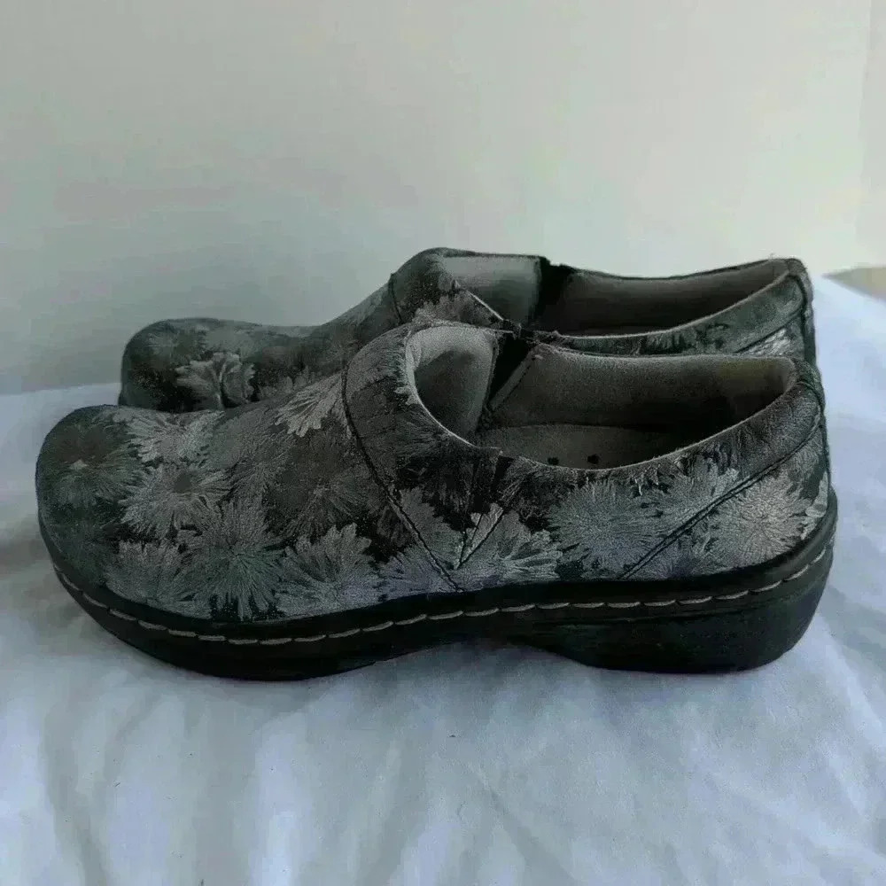 Klogs leather slip resistant/non marking